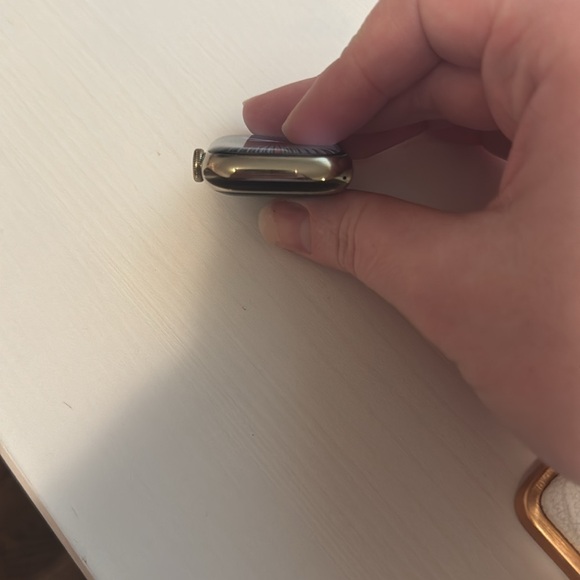 Apple Watch Series 7 (41MM, Gold Stainless Steel, GPS + Cellular) - Picture 6 of 7